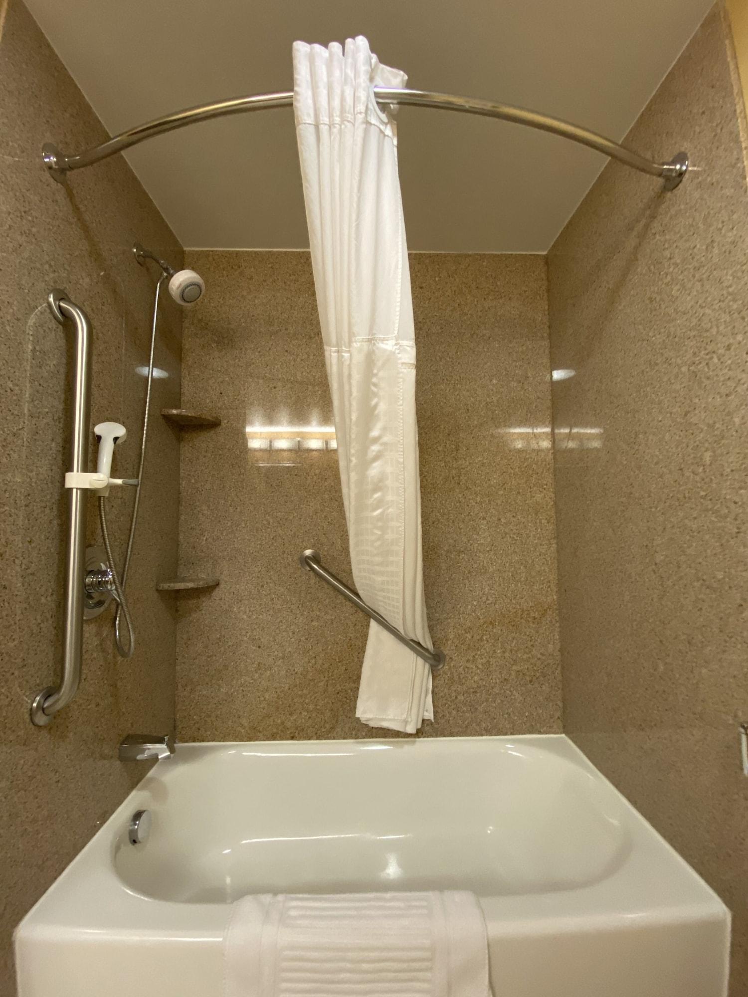 Quality Inn Near Walden Galleria Mall Cheektowaga Exterior photo