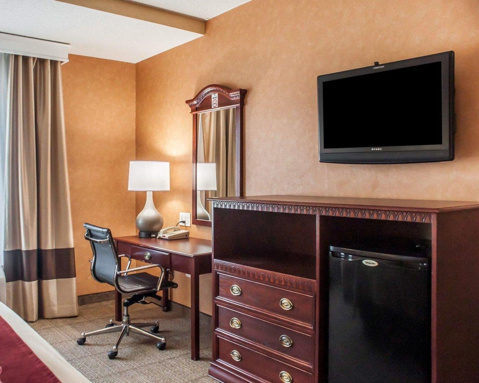 Quality Inn Near Walden Galleria Mall Cheektowaga Exterior photo