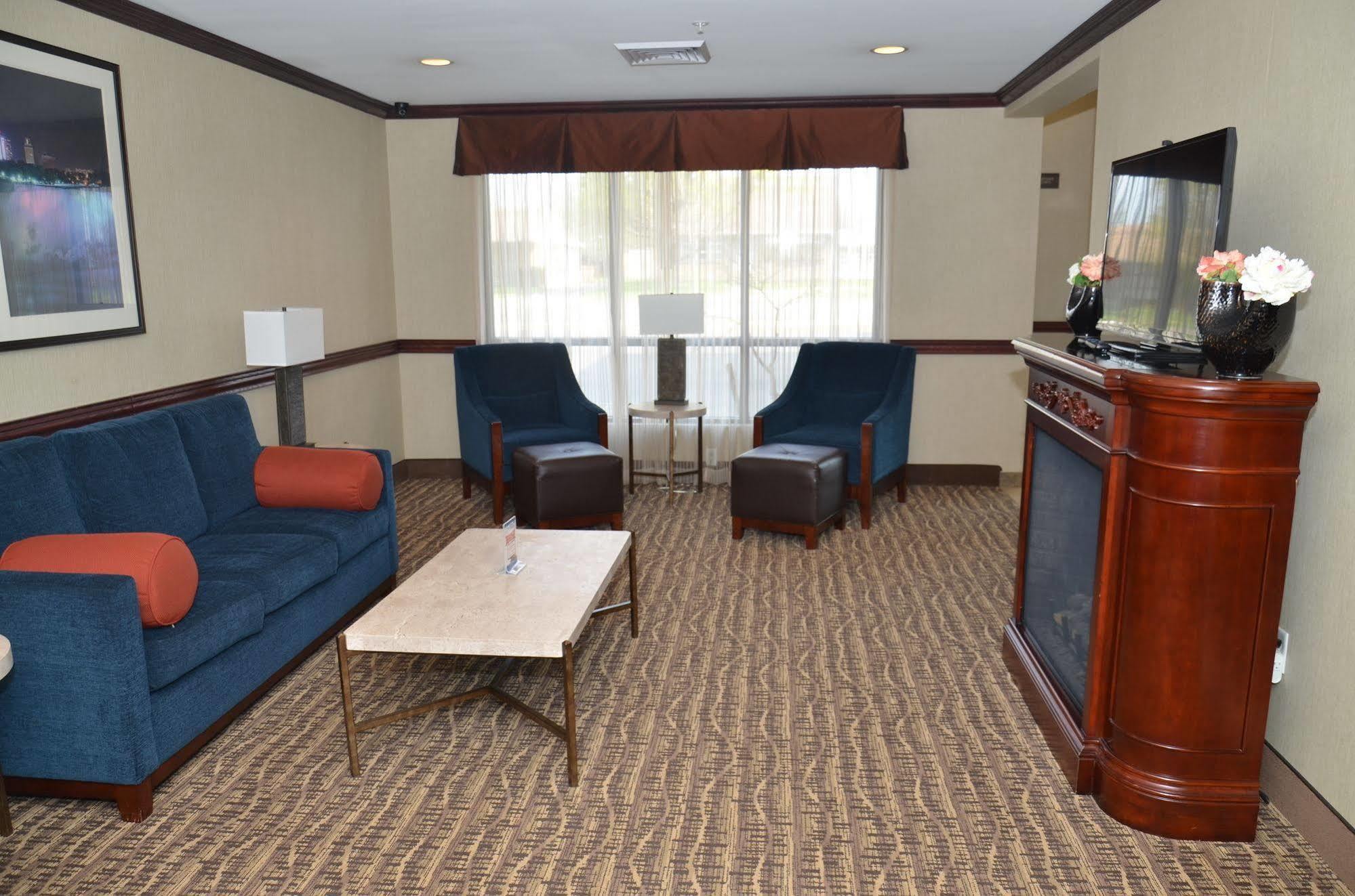 Quality Inn Near Walden Galleria Mall Cheektowaga Exterior photo