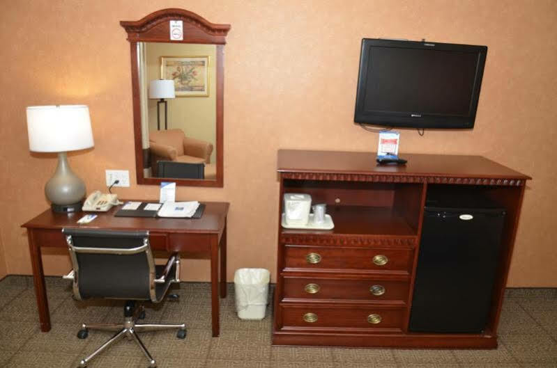 Quality Inn Near Walden Galleria Mall Cheektowaga Exterior photo